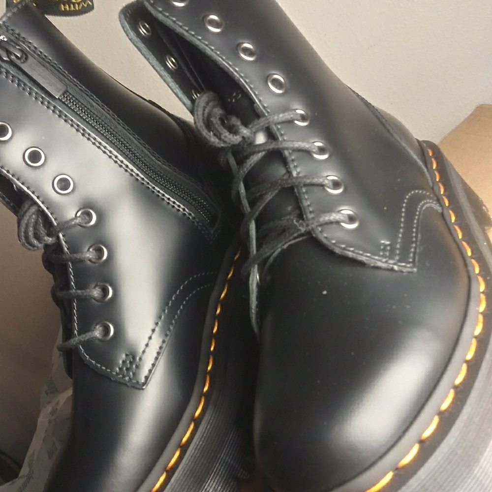 Doc Marten 🐍 eyed platforms